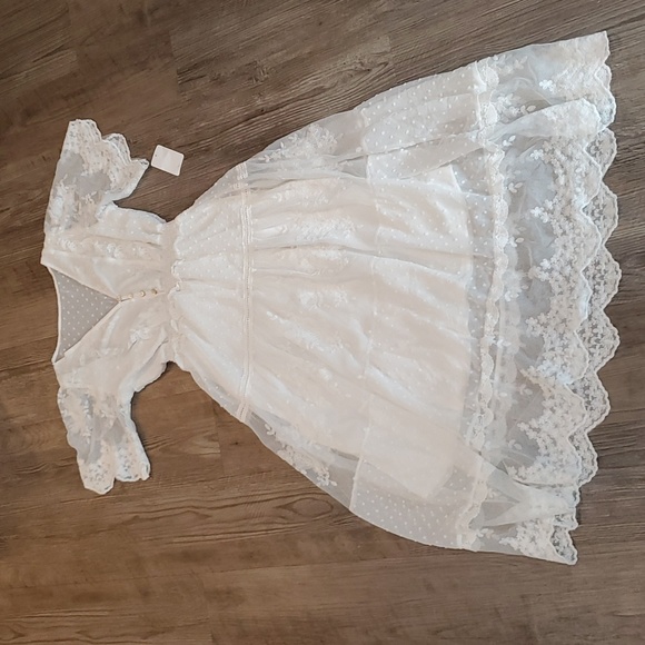 Elegant White Lace Maxi Dress - Picture 3 of 7